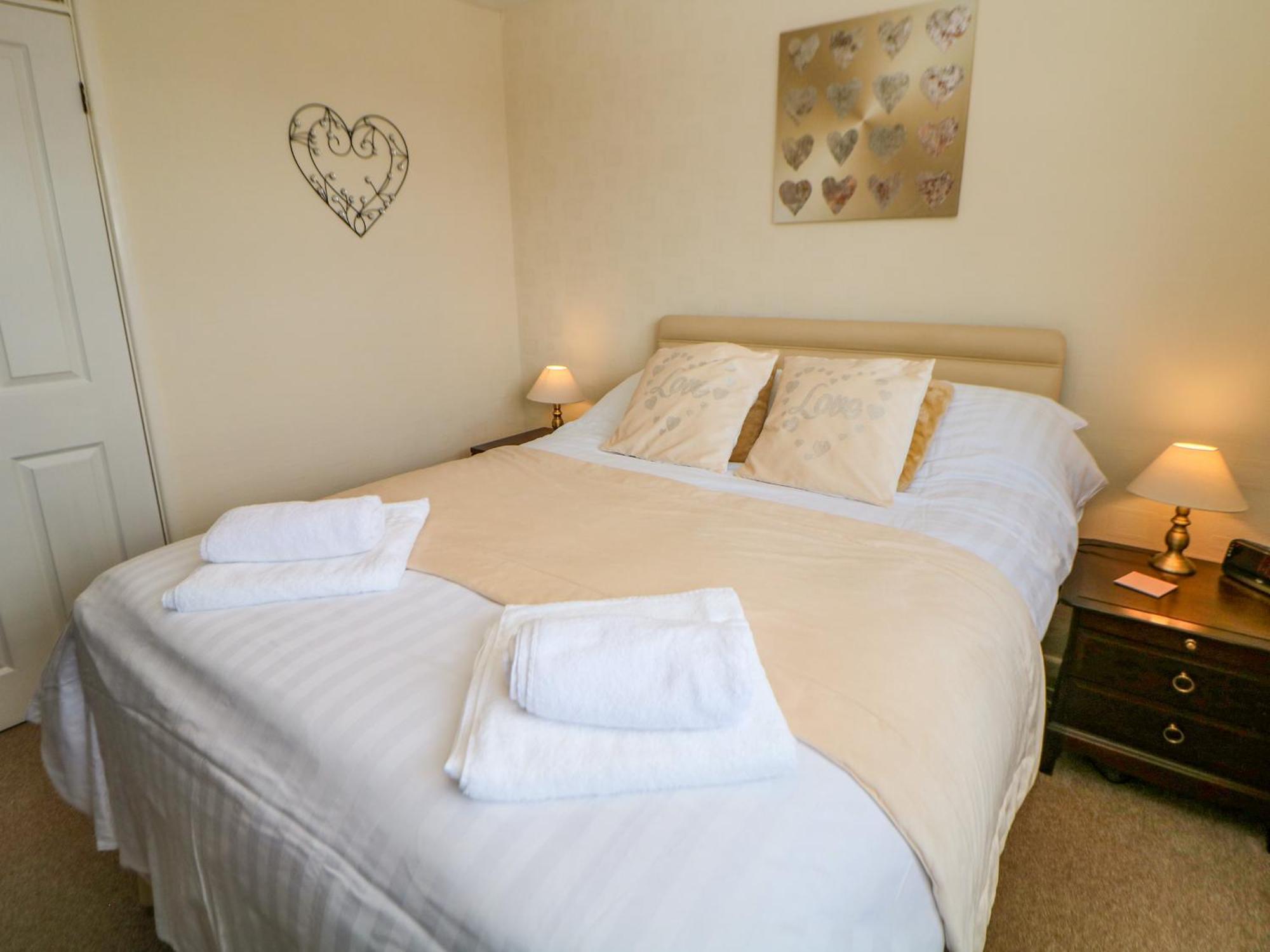 Basford View Villa Cheddleton Bagian luar foto