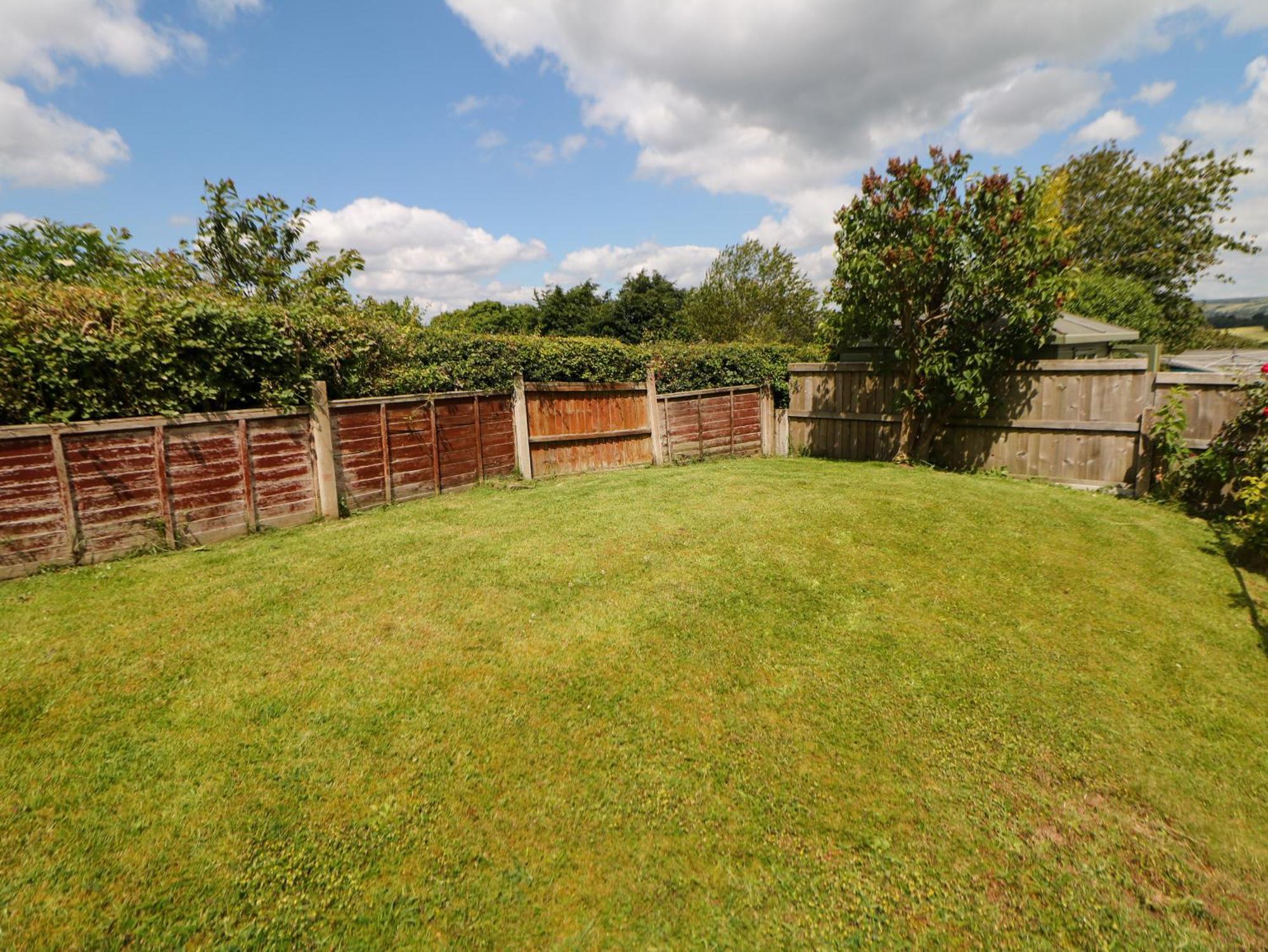 Basford View Villa Cheddleton Bagian luar foto
