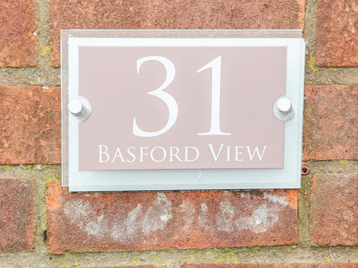 Basford View Villa Cheddleton Bagian luar foto